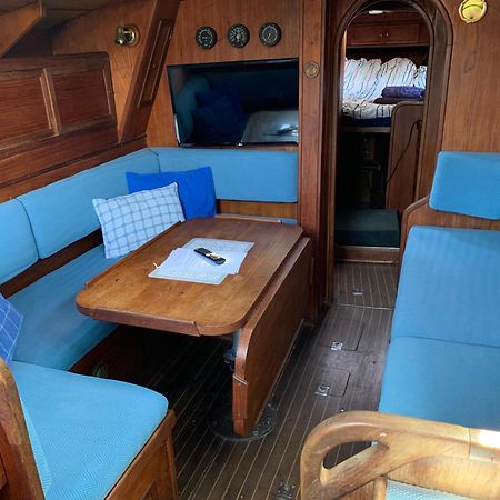 Unique Wooden Sail Yacht + 2 Bikes Included! Hotel ซานต์อาเตรียเดเบซอซ ภายนอก รูปภาพ