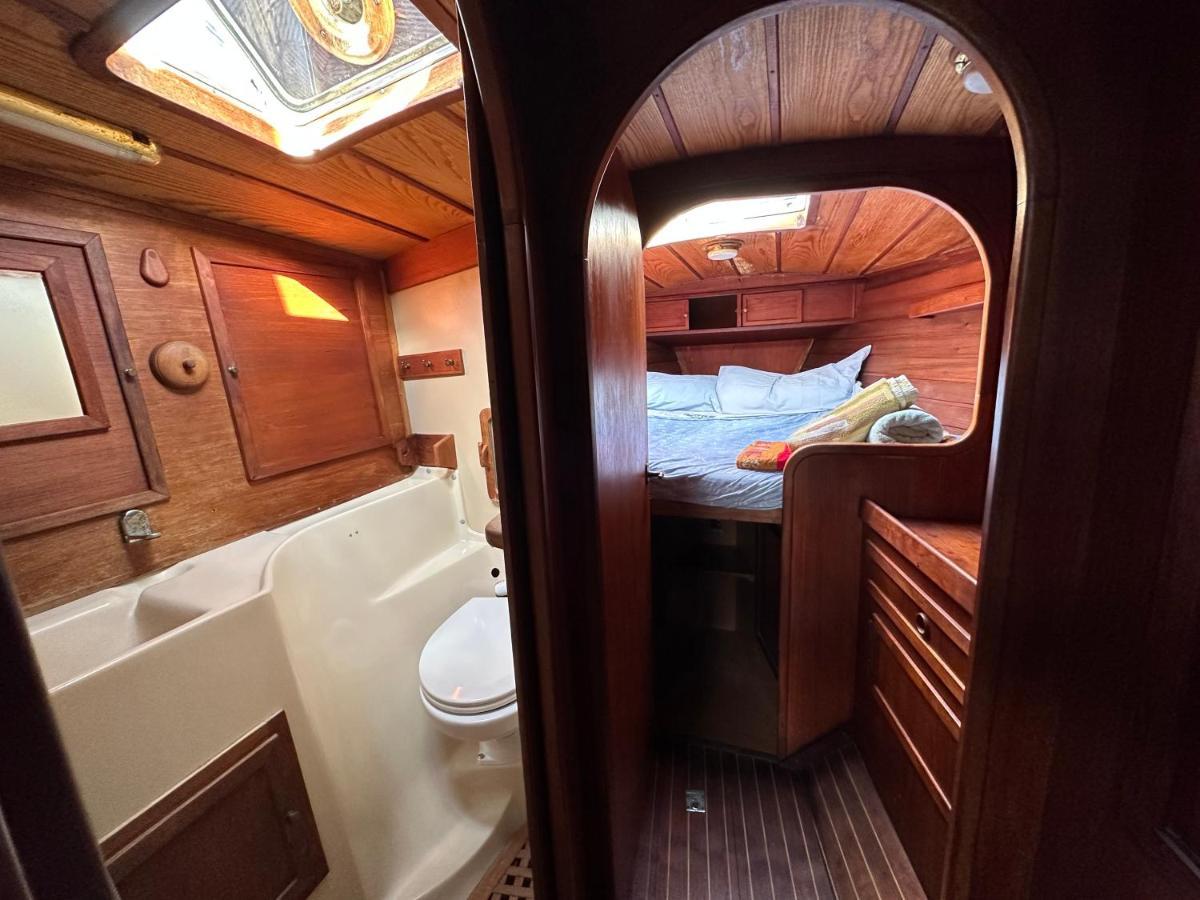 Unique Wooden Sail Yacht + 2 Bikes Included! Hotel ซานต์อาเตรียเดเบซอซ ภายนอก รูปภาพ