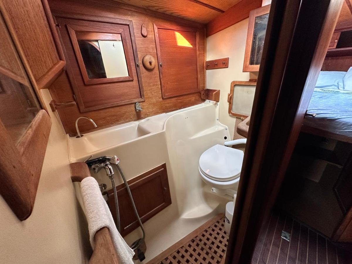 Unique Wooden Sail Yacht + 2 Bikes Included! Hotel ซานต์อาเตรียเดเบซอซ ภายนอก รูปภาพ