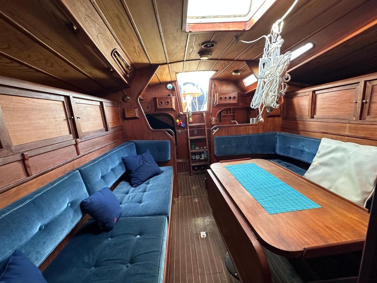Unique Wooden Sail Yacht + 2 Bikes Included! Hotel ซานต์อาเตรียเดเบซอซ ภายนอก รูปภาพ