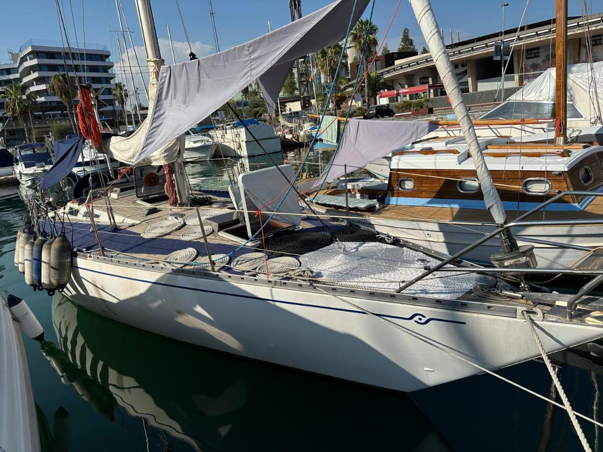Unique Wooden Sail Yacht + 2 Bikes Included! Hotel ซานต์อาเตรียเดเบซอซ ภายนอก รูปภาพ