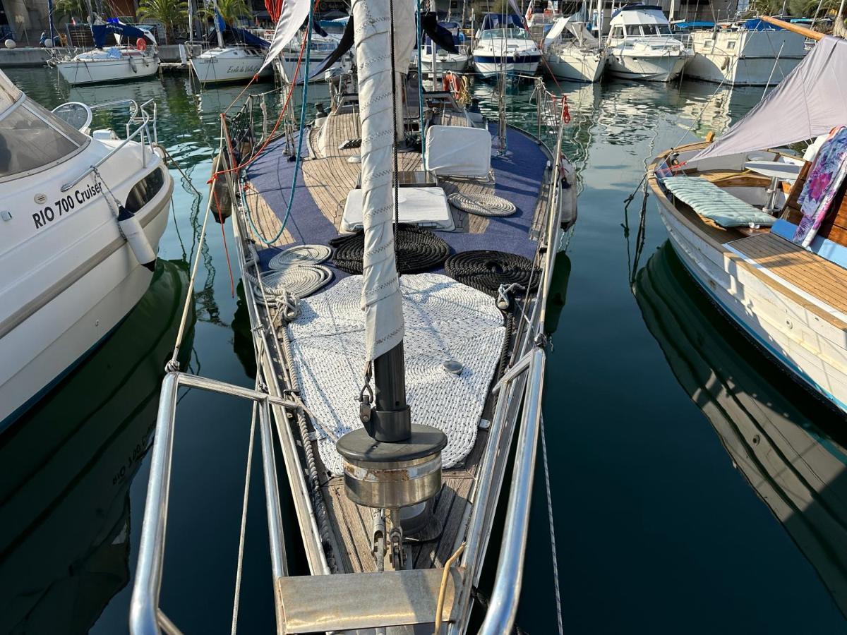 Unique Wooden Sail Yacht + 2 Bikes Included! Hotel ซานต์อาเตรียเดเบซอซ ภายนอก รูปภาพ