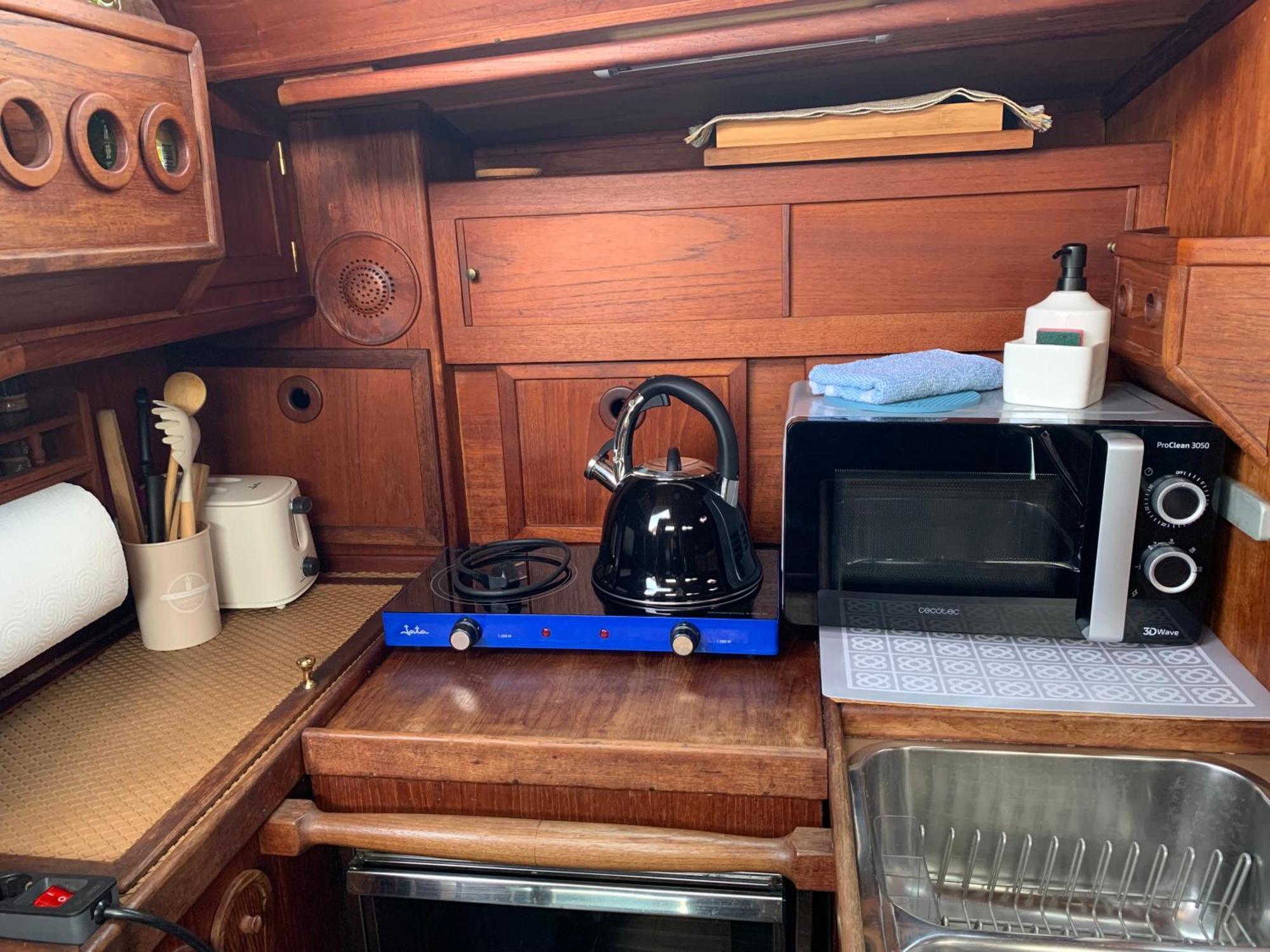 Unique Wooden Sail Yacht + 2 Bikes Included! Hotel ซานต์อาเตรียเดเบซอซ ภายนอก รูปภาพ